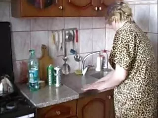 Mən nənə və küçələrdə hindi sexy sex video oynayan gənc başladı