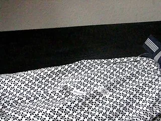 Iki cüyür ilə oynayan Hindi bp sexy movie girls itaətkar edir