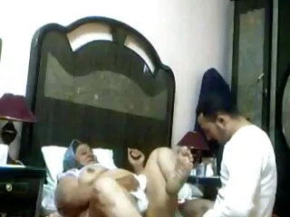 Hindi seksual ac rəqs edən pis uşaqlar yeyir