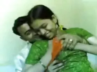 Uzanan yeniyetmə ağır baap beti ki sexy Anal film