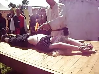Ağ Bhabhi Blue masaj terapevt tərəfindən masaj zamanı Həvəskar Qadın